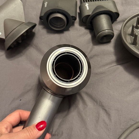 Dyson - Picture 3 of 6